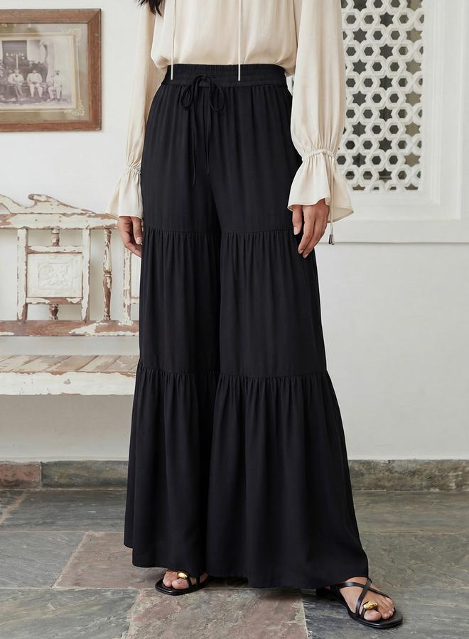 جلو باص بنطال بالازو أسود متعدد الطبقات بخصر برباط وحافة واسعة - Image 1